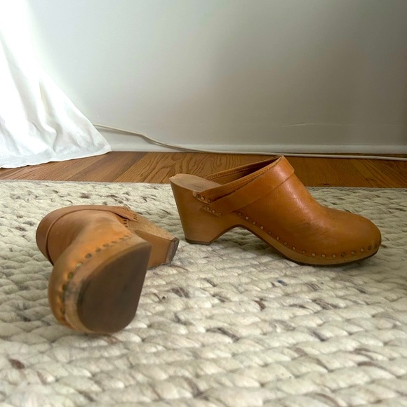 Classic Isabel Marant Leather Clogs - Picture 3 of 5